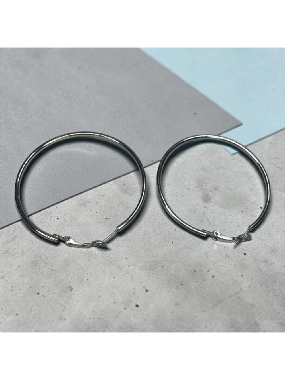 Silver Tone Hoop Earrings Round Hinged Latch Back Classic Lightweight Pair